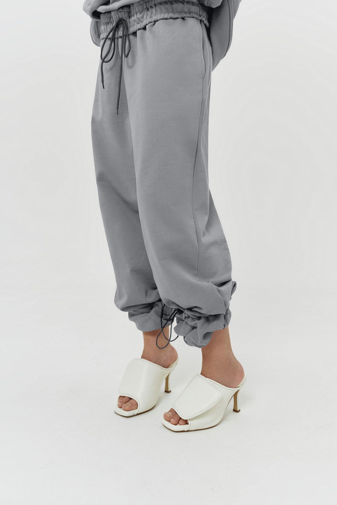 штани "groove" на резинці у сірому кольорі