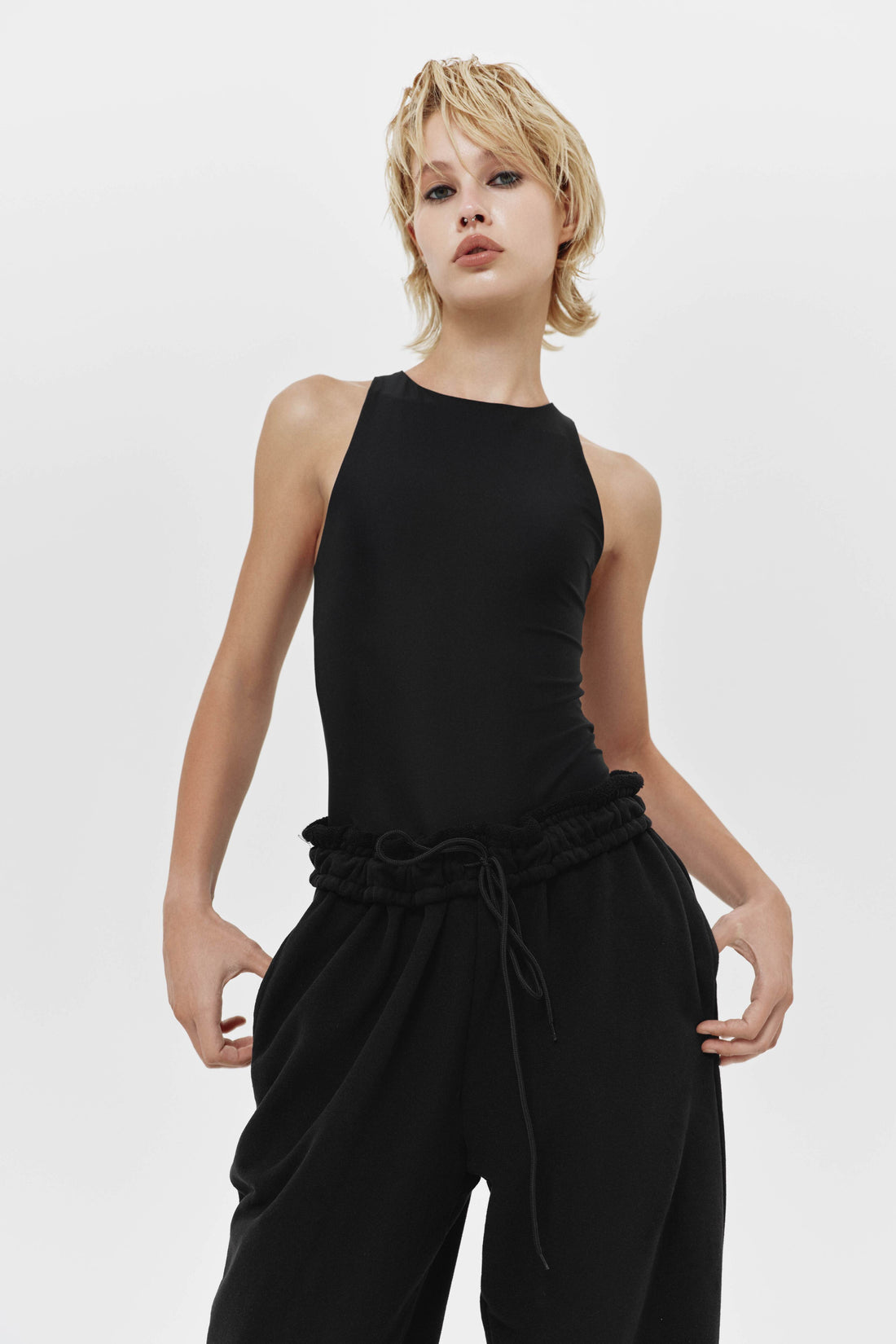 штани "groove" на резинці у чорному кольорі