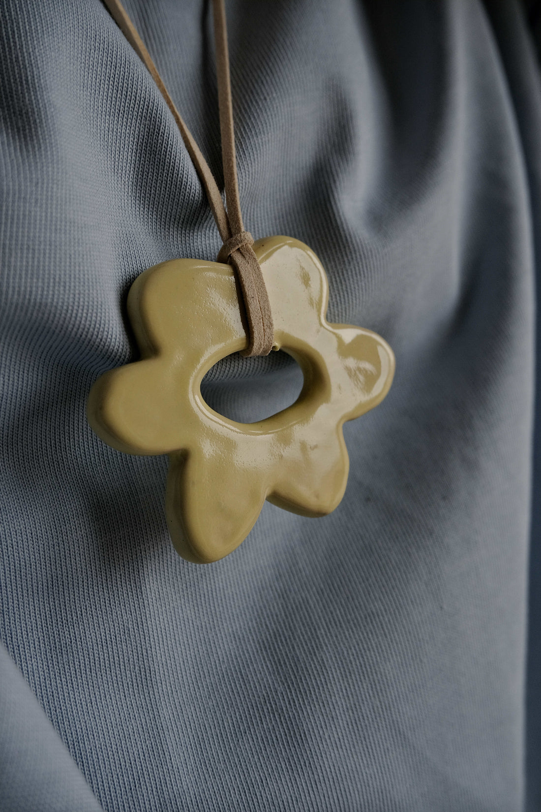 квіткова підвіска Butter