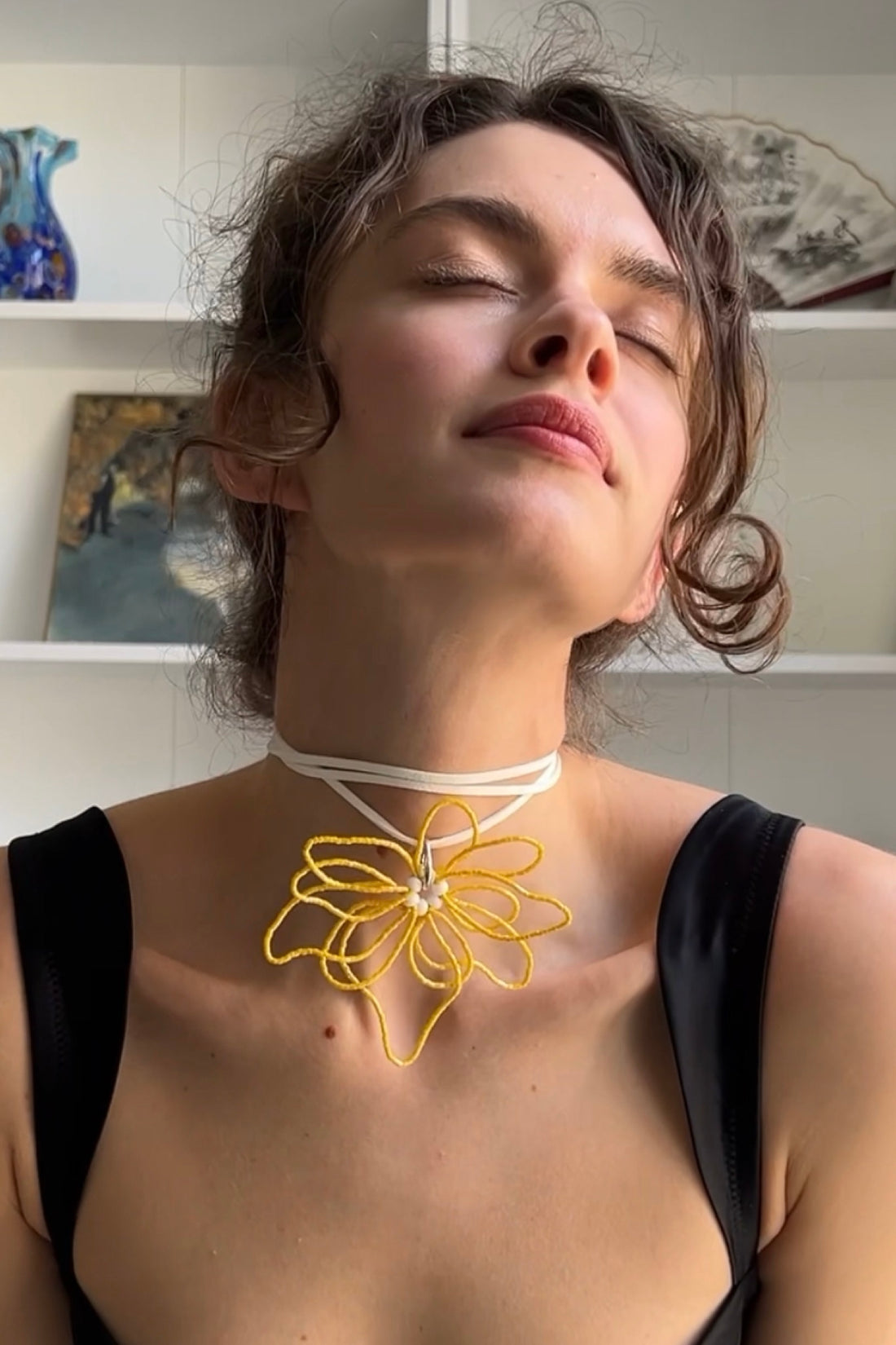 моносережка-підвіска, жовта квітка трансформер