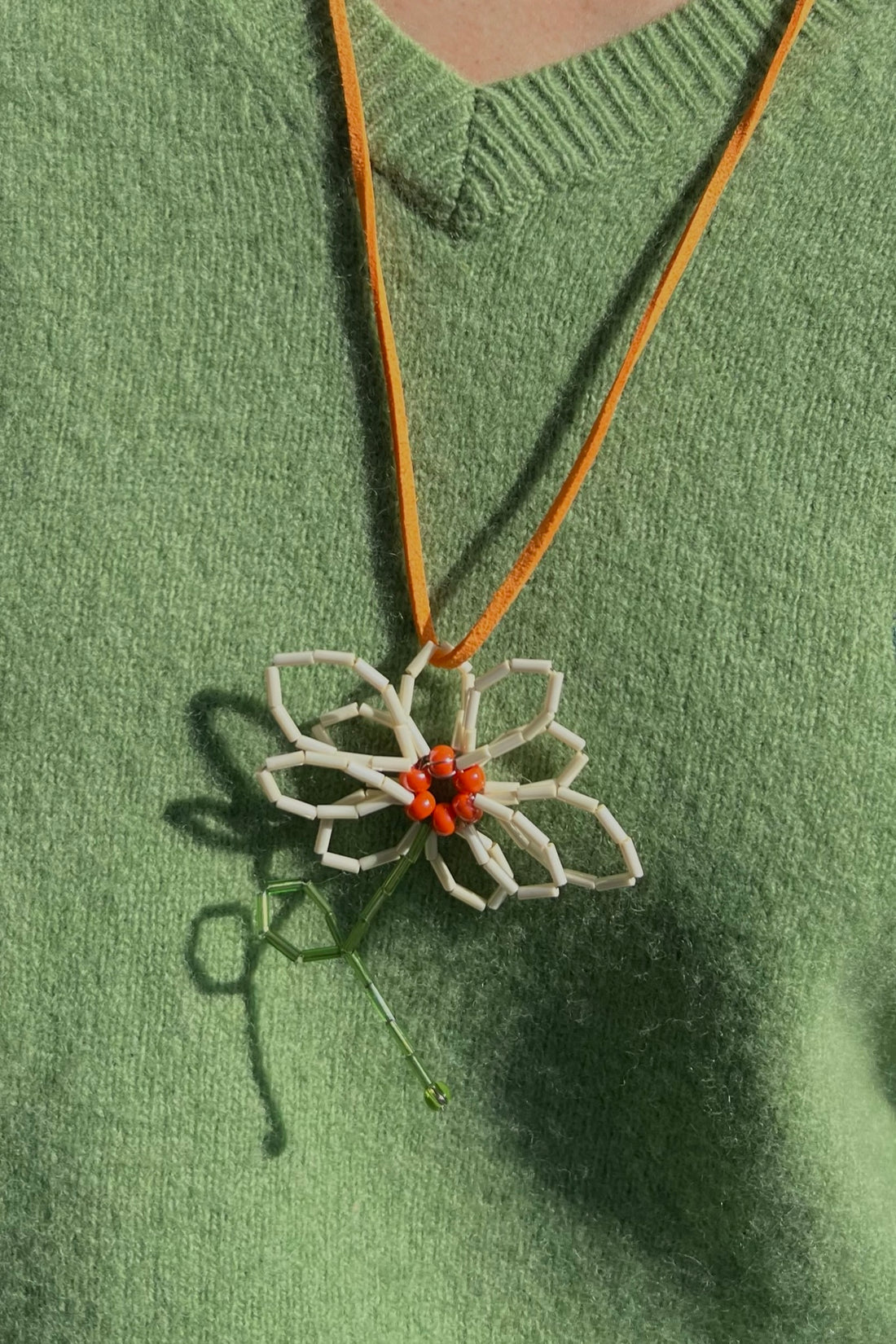 моносережка-підвіска, кремова квітка трансформер