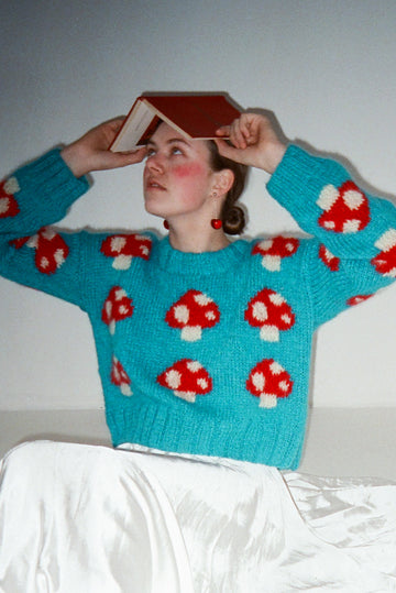 блакитний светр "маремухи"