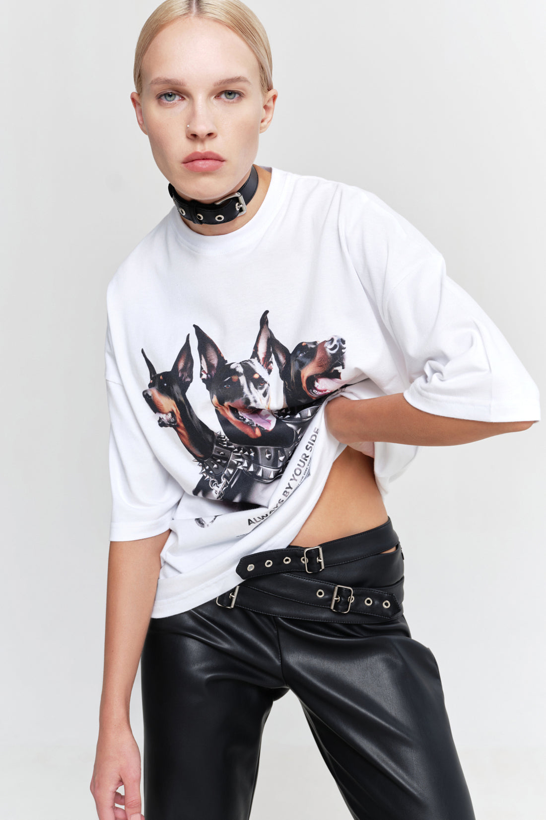 футболка "guardians" у білому кольорі