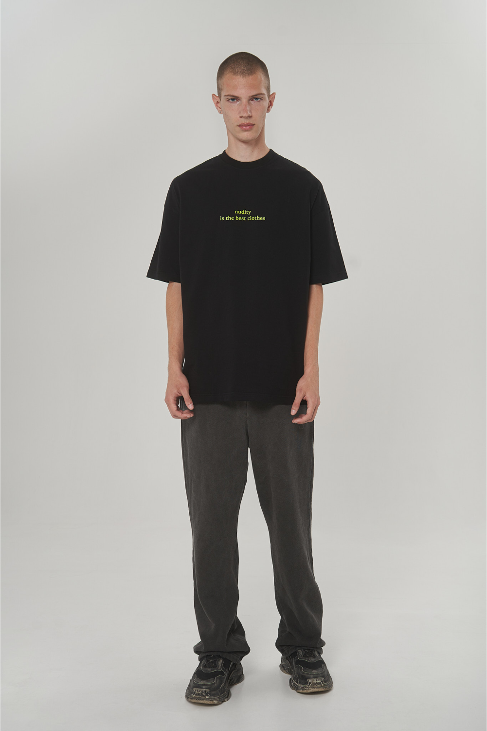 футболка "nudity" у чорному кольорі