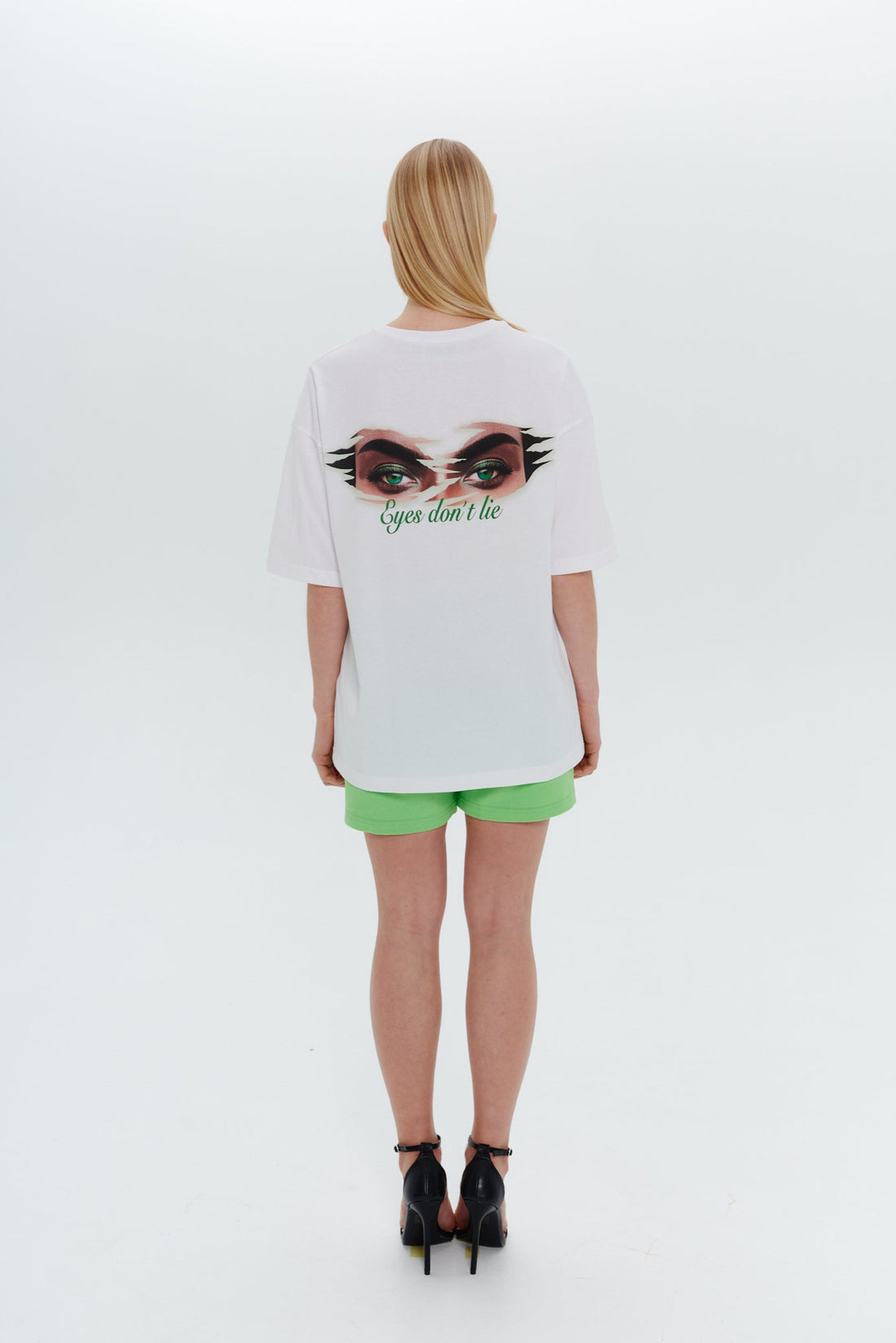 футболка "eyes don`t lie" у білому кольорі