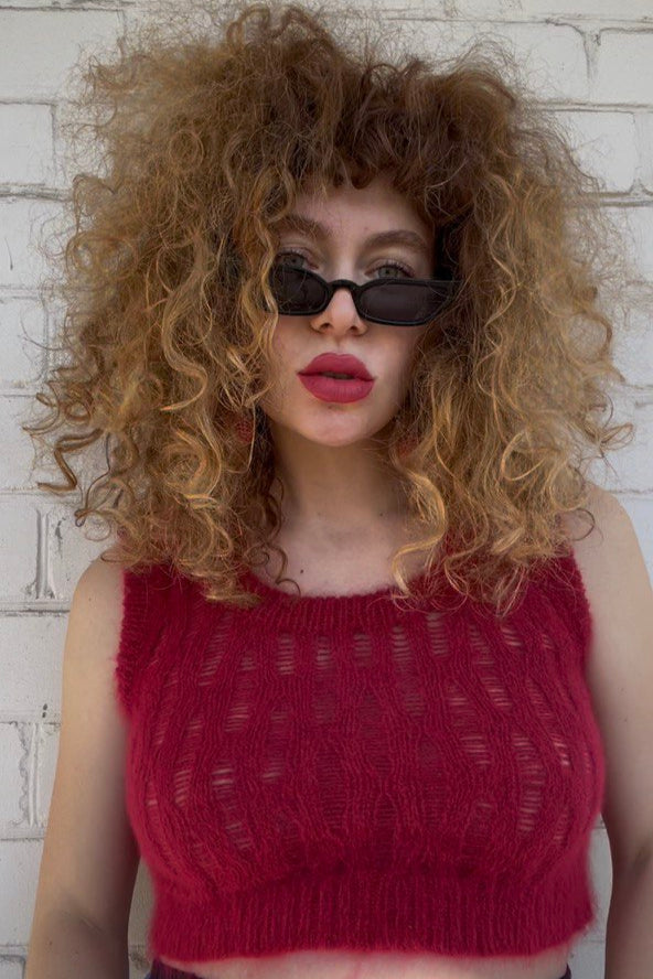 червоний пухнастий мереживний топ