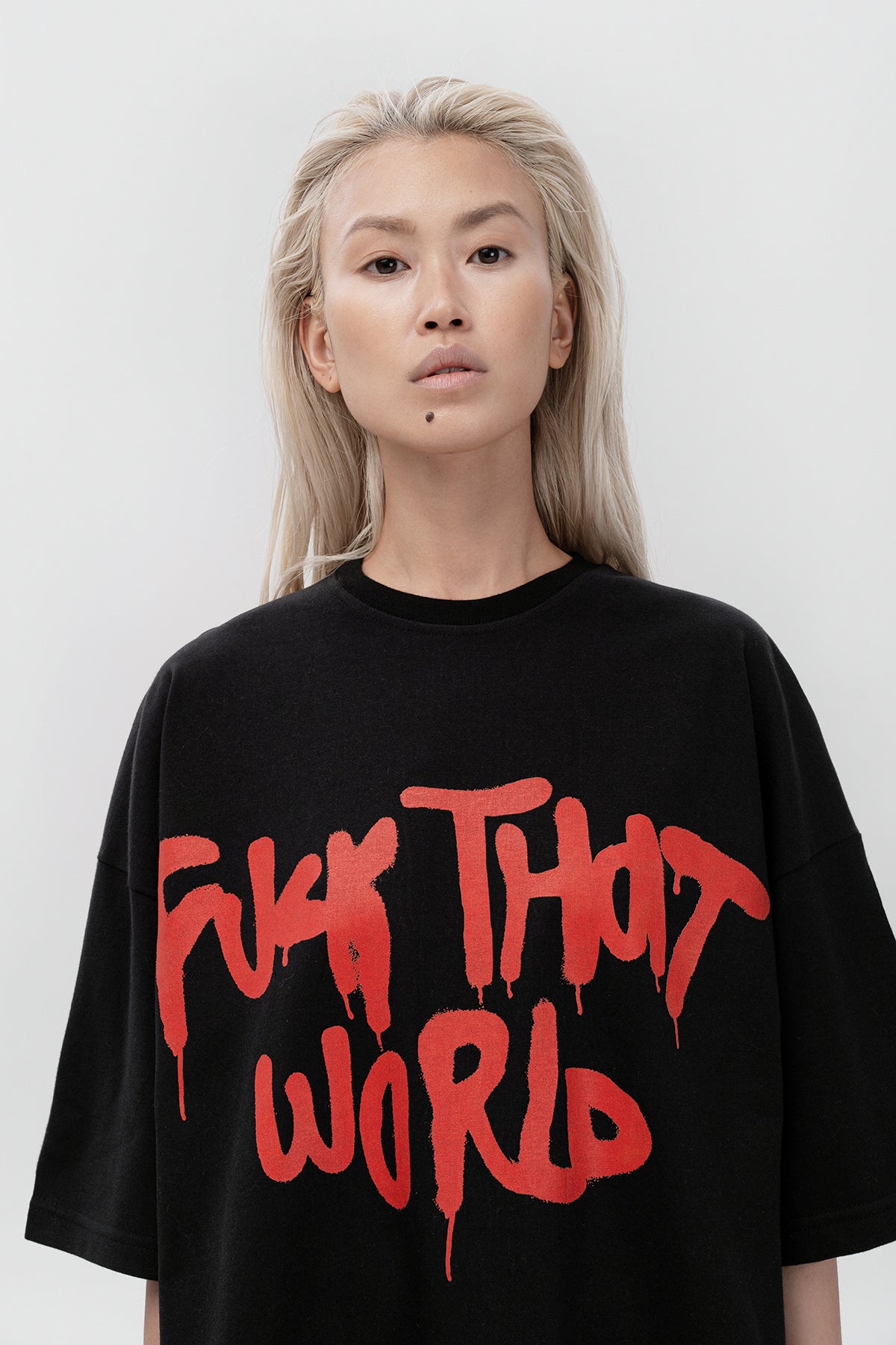 футболка "fuck that world" у чорному кольорі