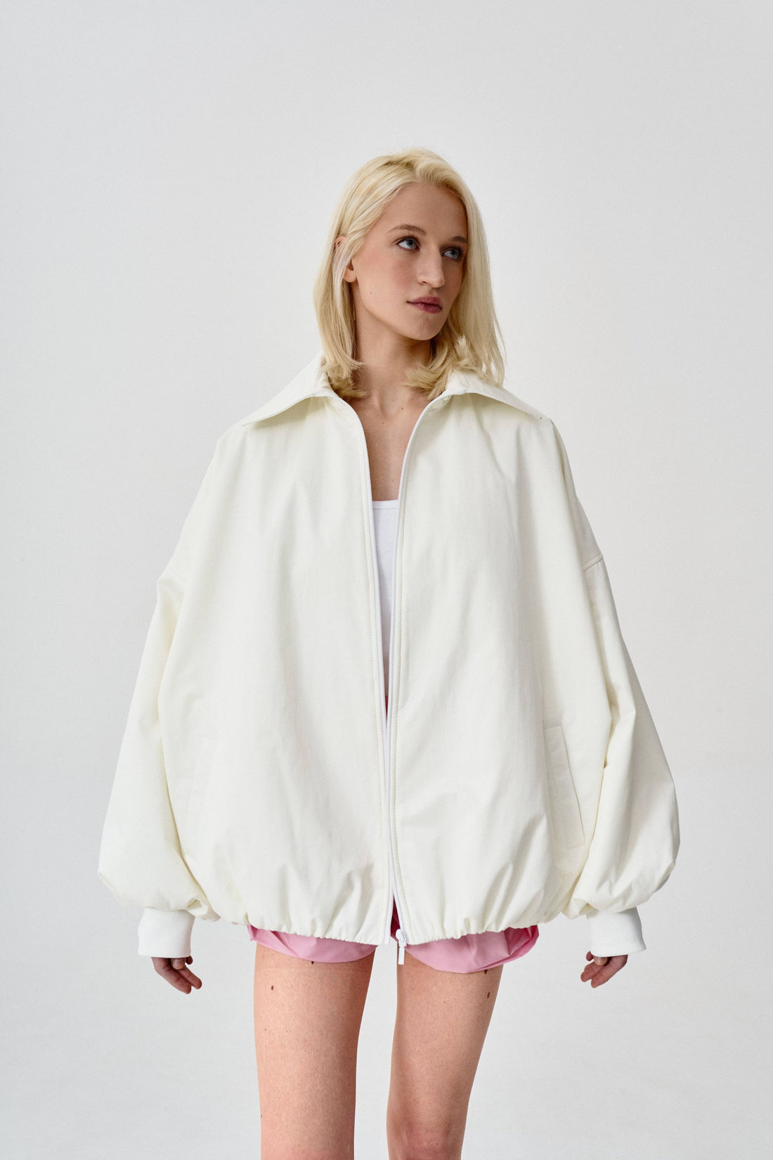 бомбер balloon у молочному кольорі