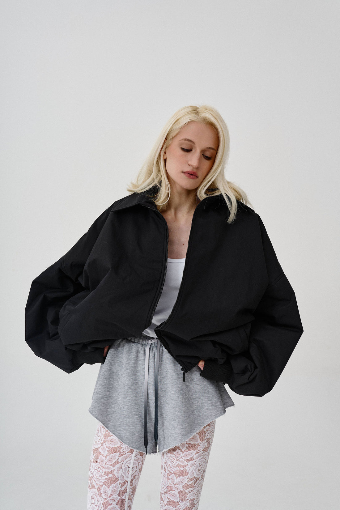 бомбер balloon у чорному кольорі