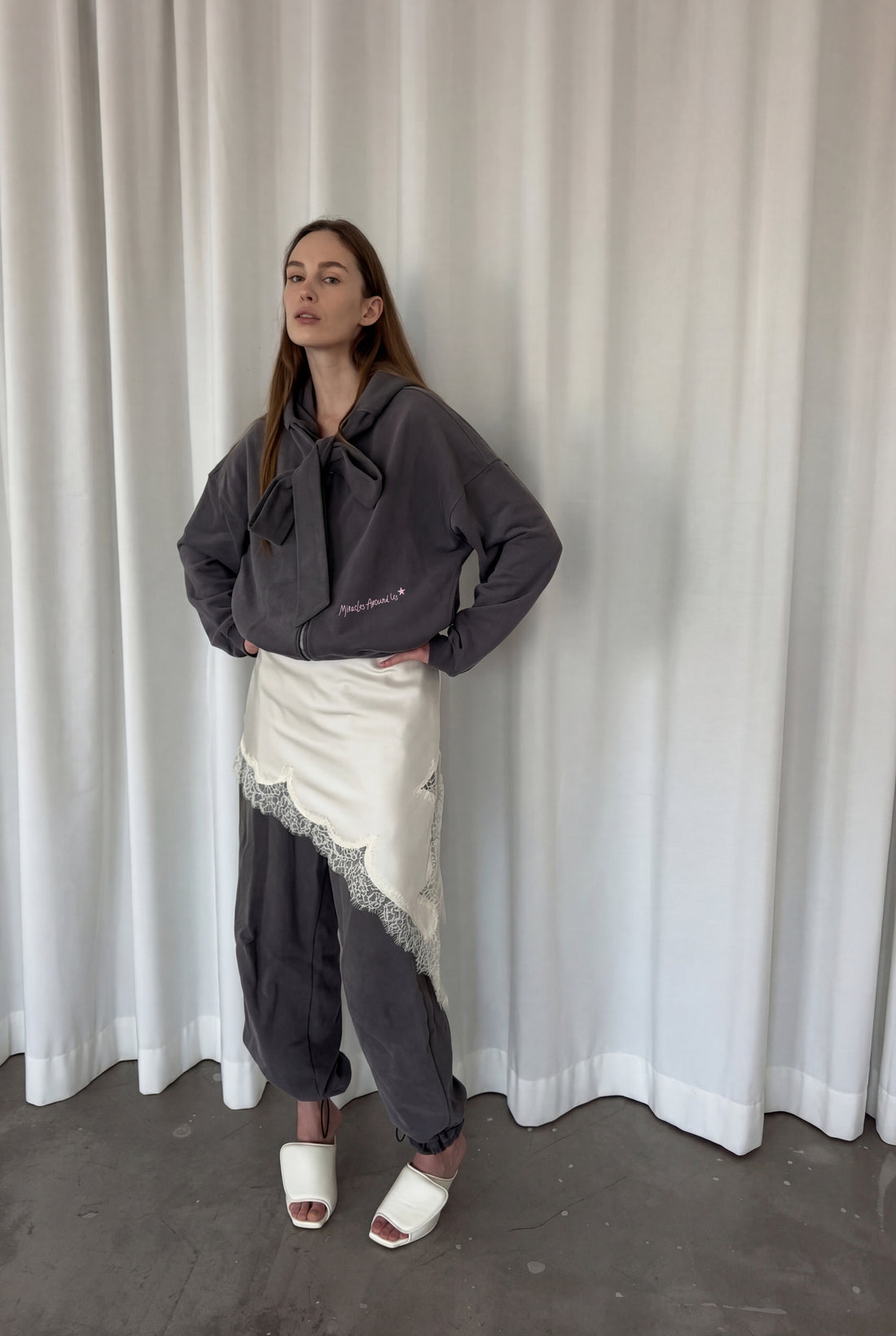 зіпер Bow Edition із завʼязками у кольорі графіт