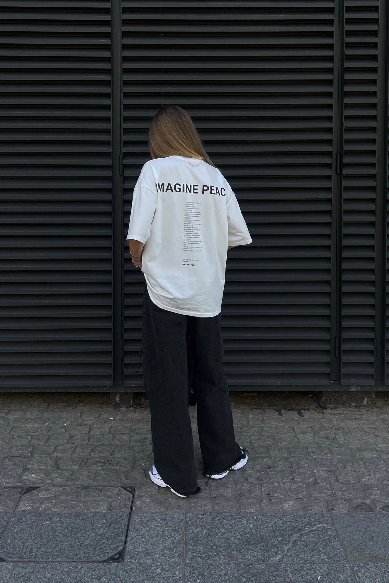 футболка "imagine peace" у молочному кольорі