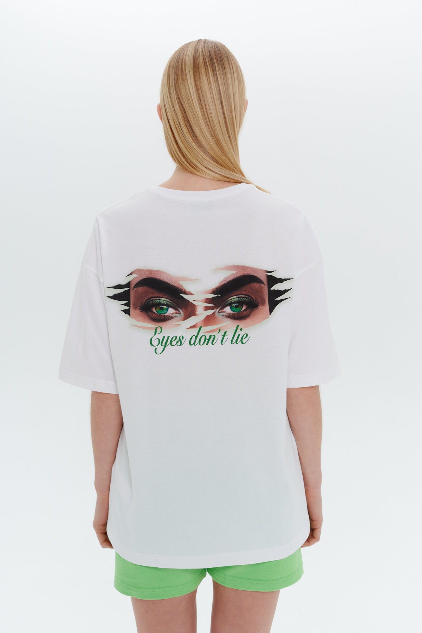 футболка "eyes don`t lie" у білому кольорі