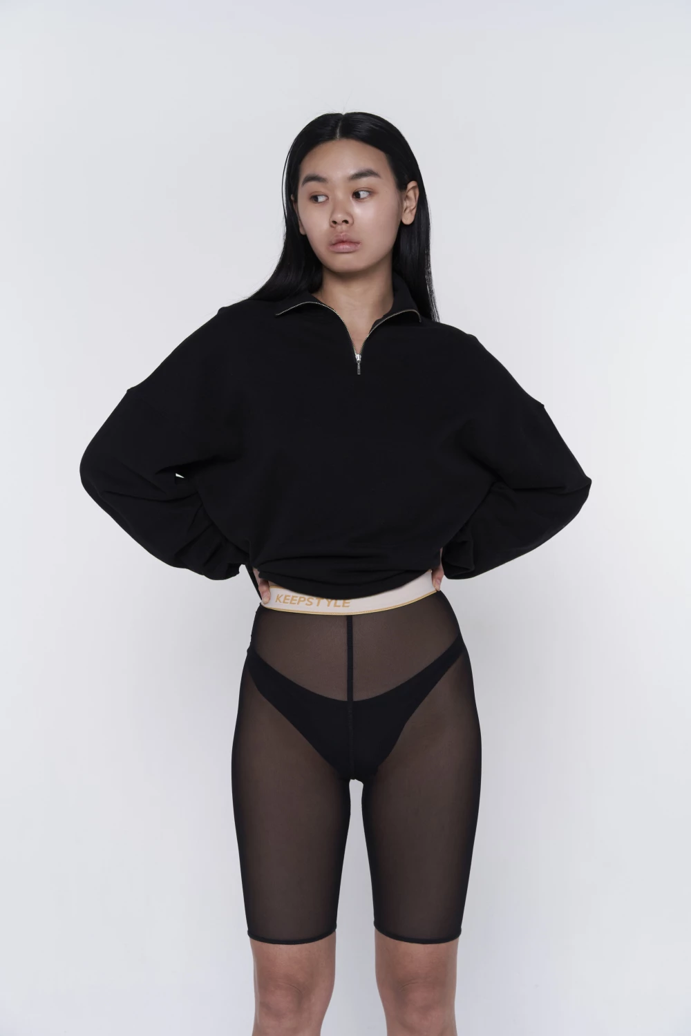 legging shorts mesh in black color