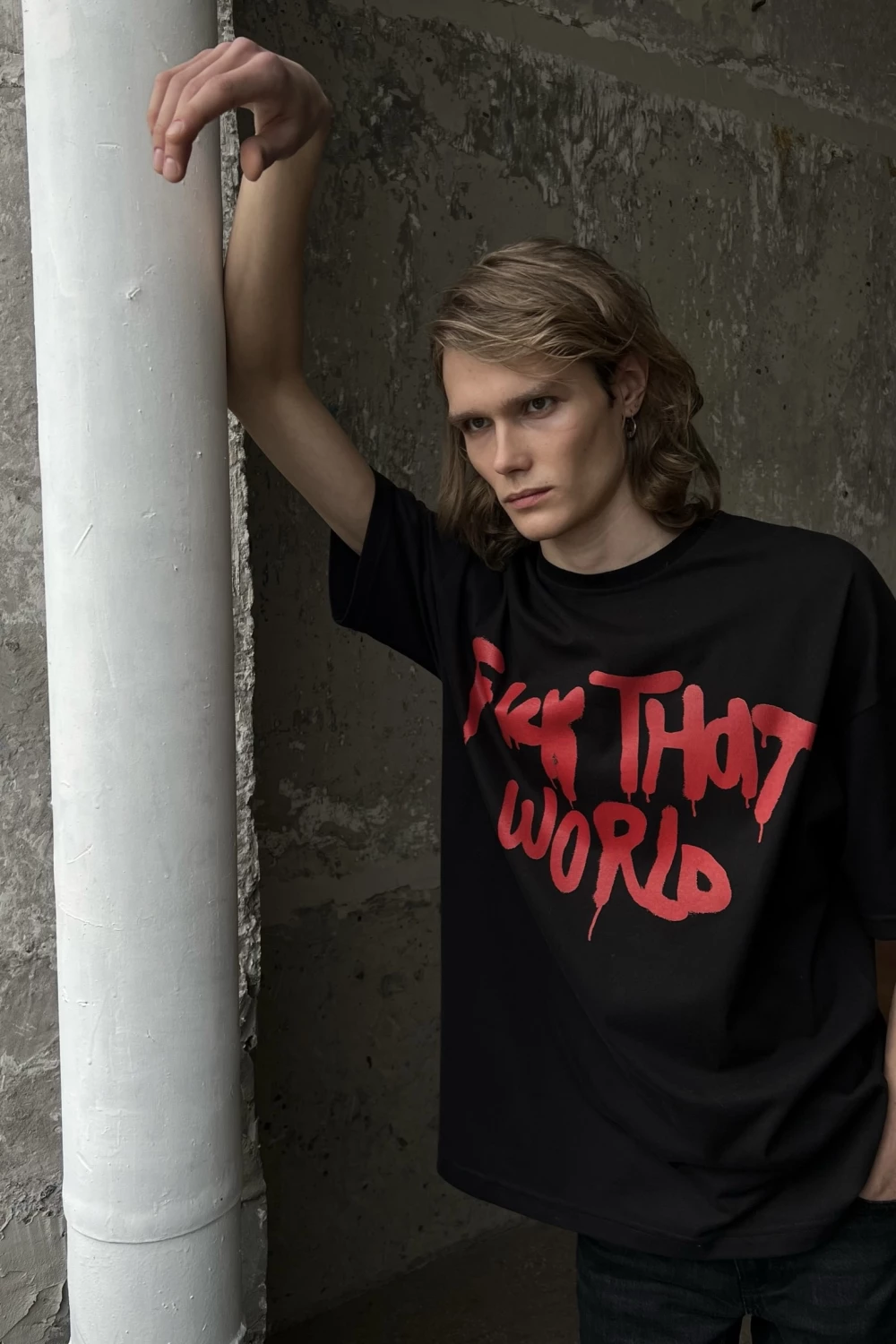 t-shirt "fuck that world" in black color
