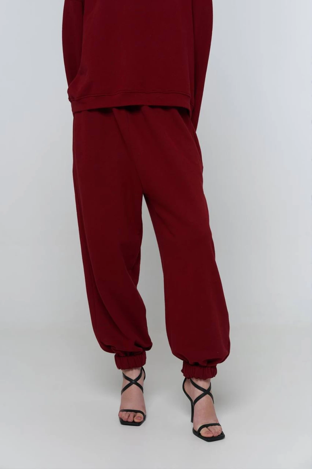pants "groove" in strong red color