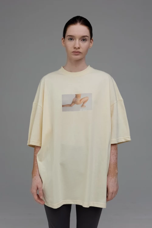 t-shirt "under pose" in vanilla color