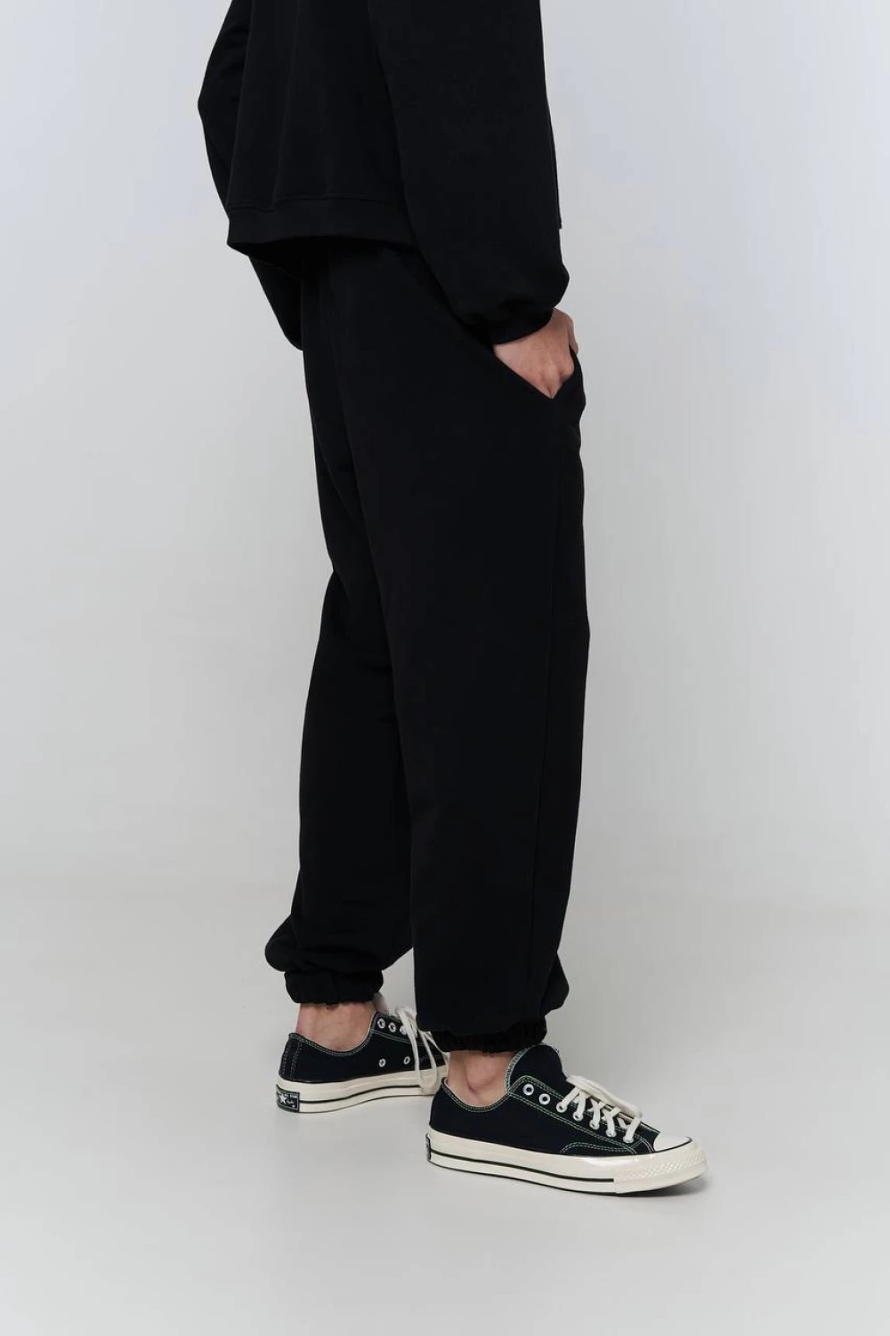 pants "groove" in black color