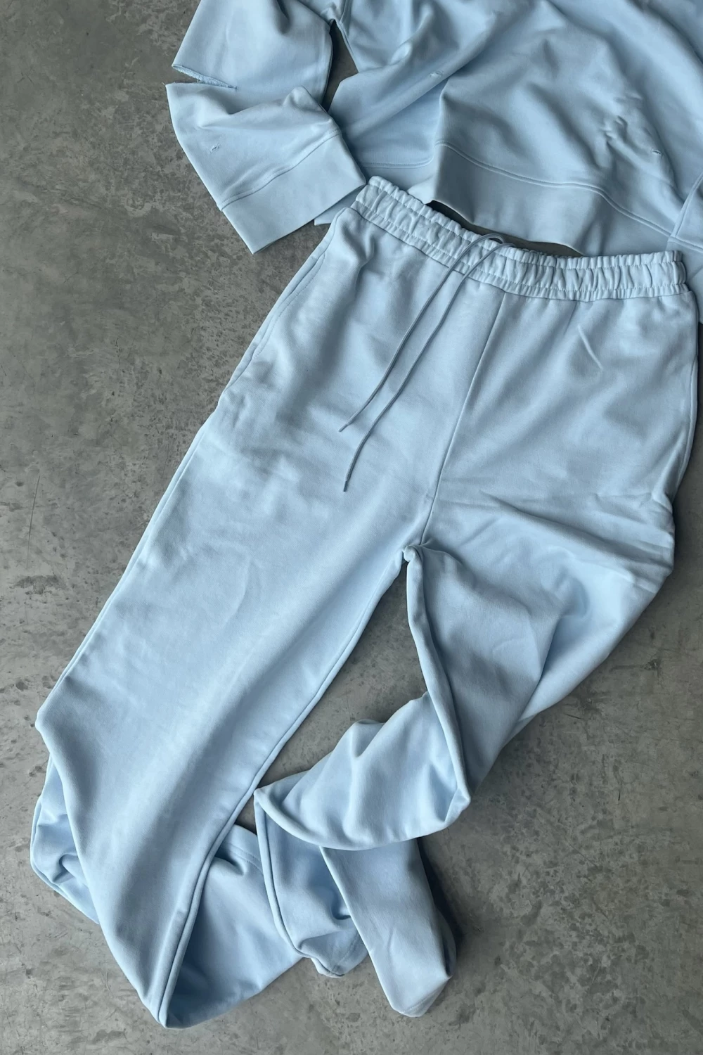 pants "real big" in blue color