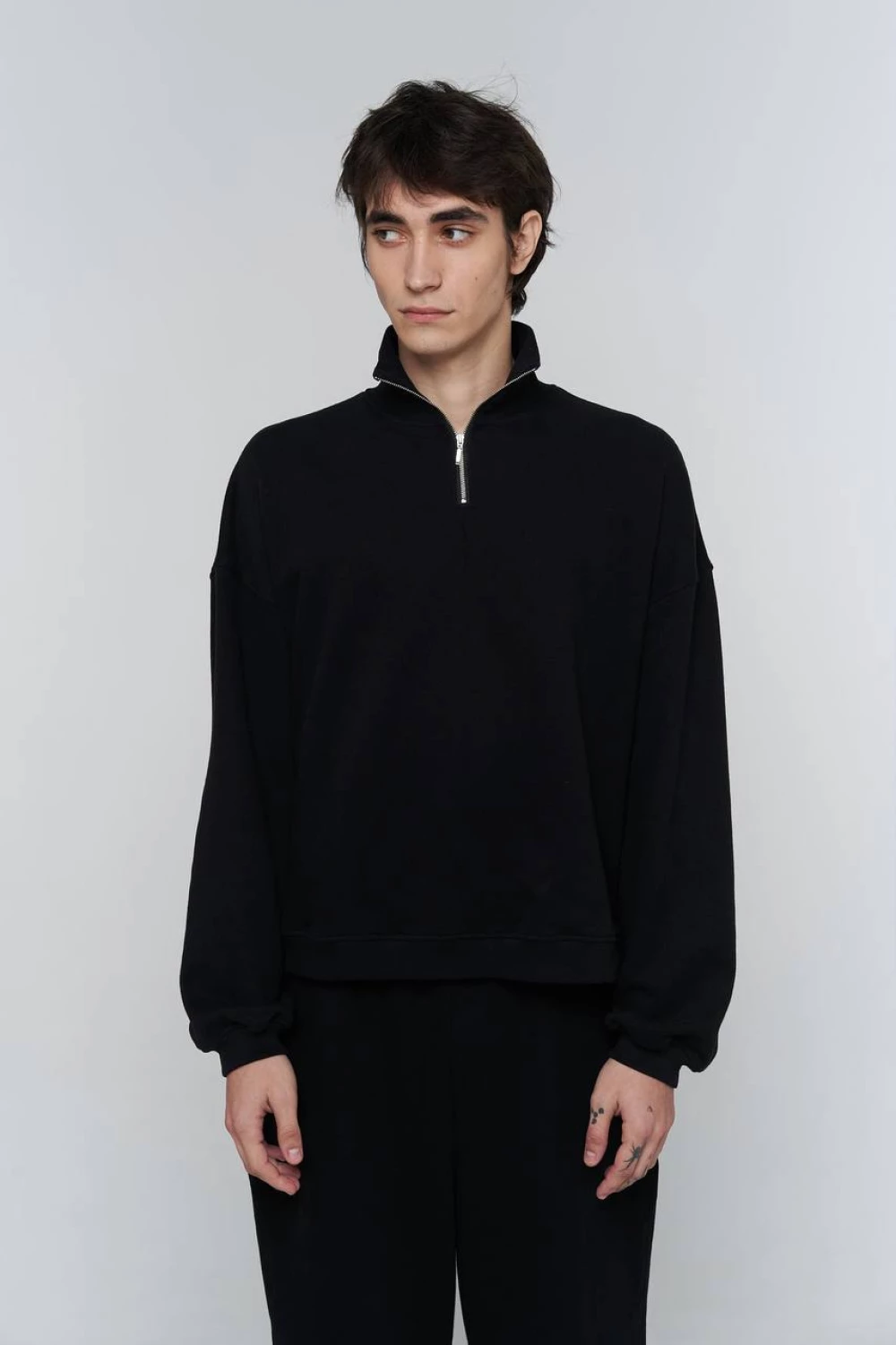 half zip sweatshirt in black color