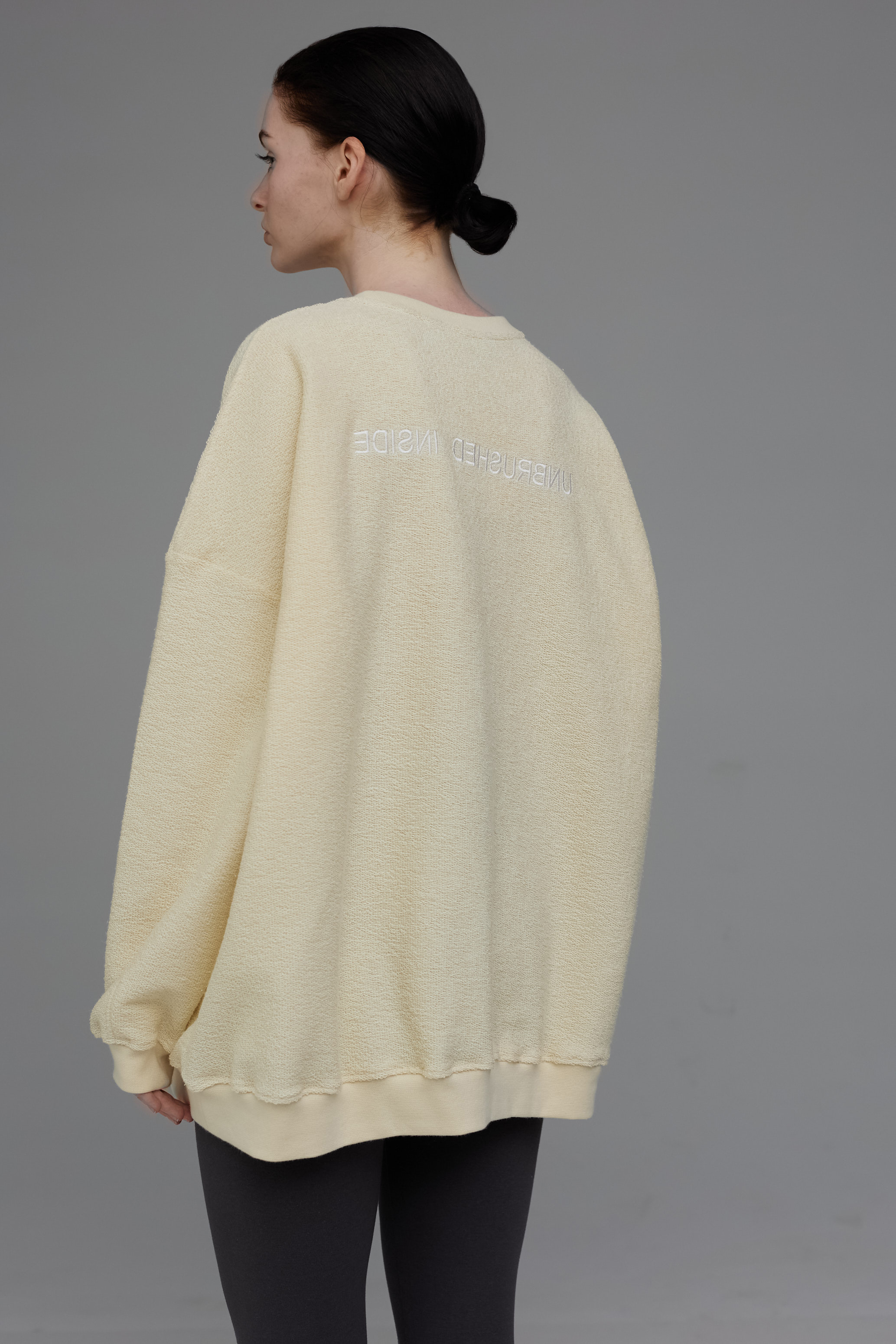 longsleeve crewneck sweatshirt "unbrushed" in vanilla color