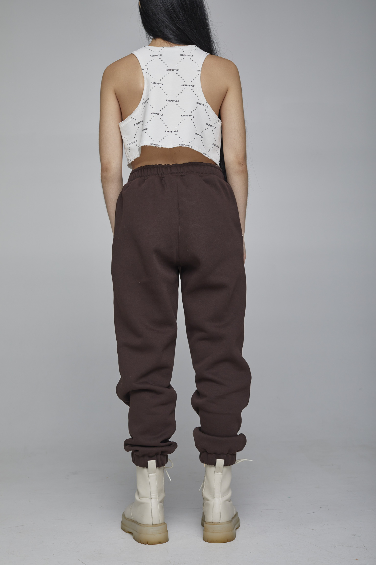 Unisex warmed pants in brown color